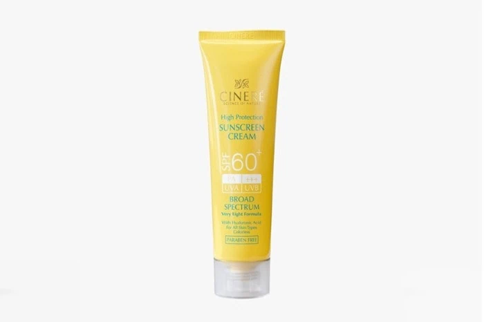 ضدآفتاب بیرنگ سینره در تیوب زردرنگ، حاوی هیالورونیک اسید بوده و برای انواع پوست مناسب است.