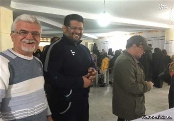 محمد بنا در حال رای دادن ، انتخابات 94 ، رای دادن بازیگران در انتخابات 94