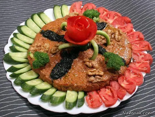 طرز تهیه میرزا قاسمی با گردو طرز تهیه میرزا قاسمی