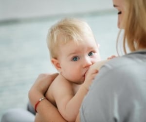 تغذیه کودک با شیر مادر