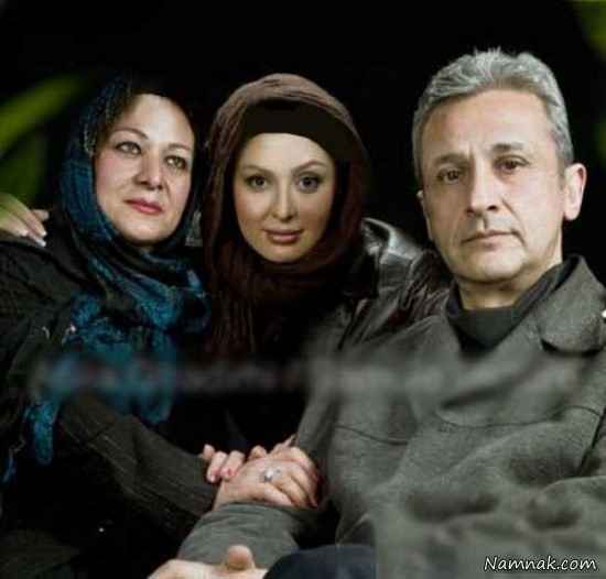 عکس نیوشا ضیغمی در کنار پدر و مادرش