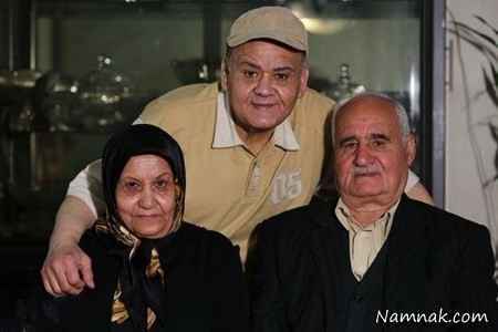 اکبر-عبدی-در-کنار-پدر-و-مادرش-+-عکس