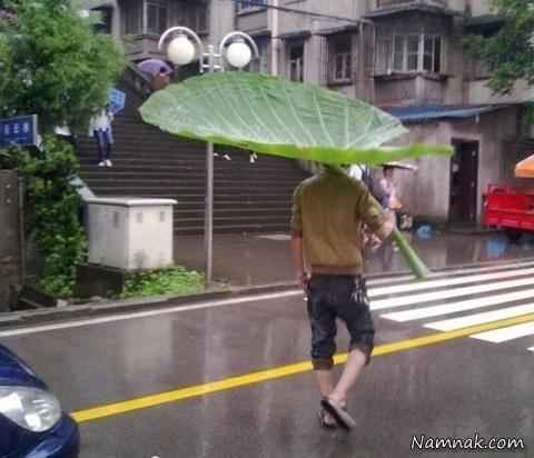 مردی با چتر جالب