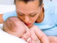 خوابیدن کودک کنار والدین