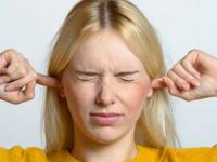 صدای زنگ در گوش