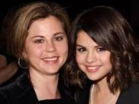 سلنا گومز و مادرش