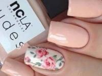 طراحی ناخن گلدار