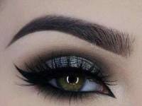 آرایش چشم تیره