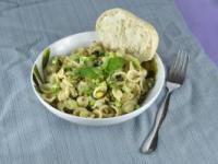 پاستای زیتون و پسته با مرغ گریل