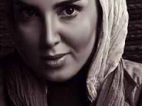 لیلا بلوکات در کنار برج ایفل