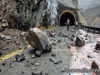 ریزش سنگ در جاده هراز