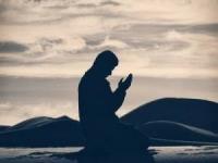 دست کشیدن به صورت بعد از دعا
