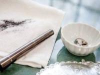 پاک کردن لکه ریمل