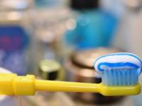 مسواک و خمیر دندان