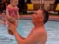 سرپا ایستادن نوزاد