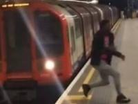 حرکت خطرناک مترو 