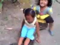 بازی خطرناک 2 بچه با مار