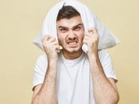 عصبانی خوابیدن