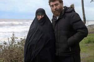 علی انصاریان با مادرش