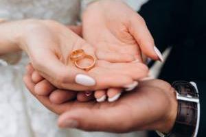 حلقه ازدواج در دست چپ