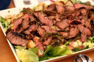 سالاد استیک و سیب زمینی