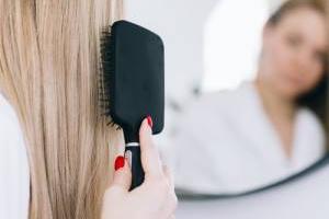 شانه کردن مو