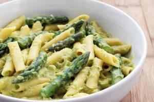 پاستا با سس پستوی مارچوبه