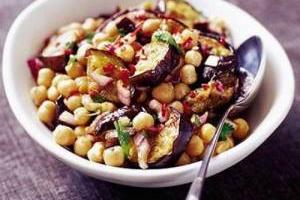 سالاد گرم بادمجان و نخود