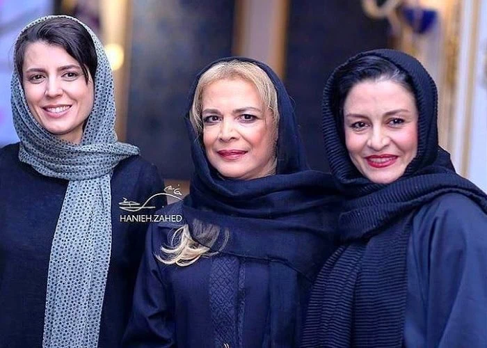 بیتا فرهی در جسن روزنامه سینما همراه با لیلا حاتمی و مریلا زارعی بیتا فرهی در کنار مریلا زارعی و لیلا حاتمی
