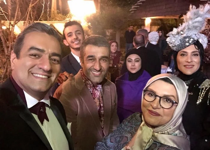 سام نوری در کنار بازیگران در دیوار به دیوار سام نوری و بازیگران دیوار به دیوار