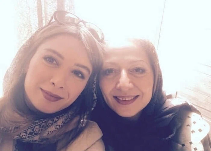 سلفی فرناز رهنما و مادرش فرناز رهنما و مادرش