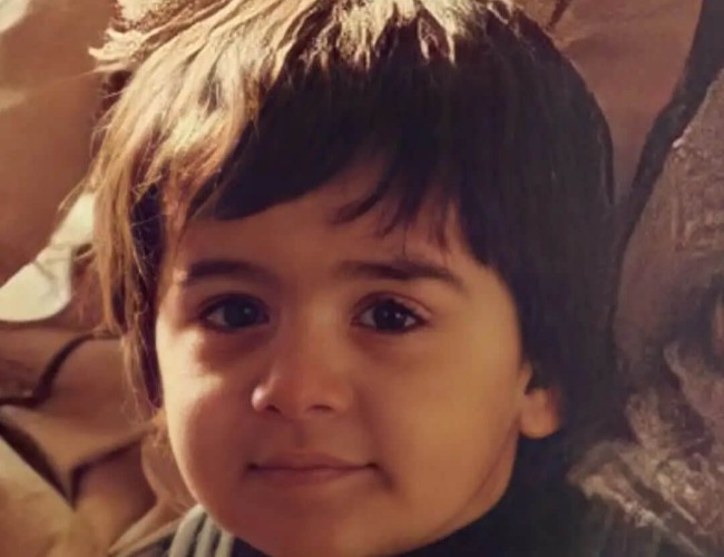کودکی فرزاد حسنی