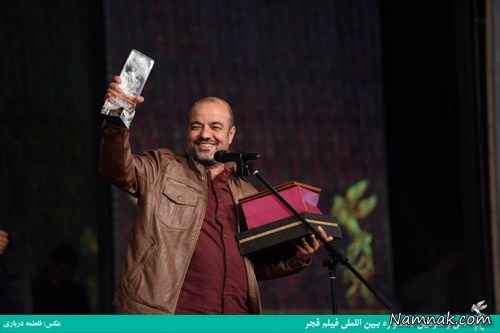 سعید آقاخانی در اختتامیه جشنواره سیمرغ سعید آقاخانی ، خوانندگی احسان کرمی ، سلفی رضا عطاران در اختتامیه