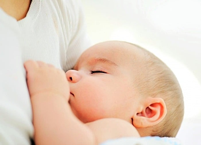 نوزاد شیر مادر 