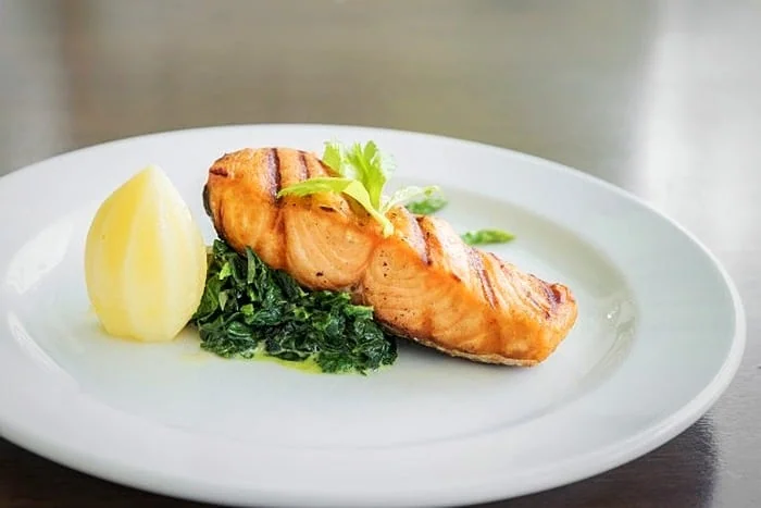 خوراکی های مفید برای امتحان رانندگی و داشتن تمرکز رانندگی مصرف ماهی