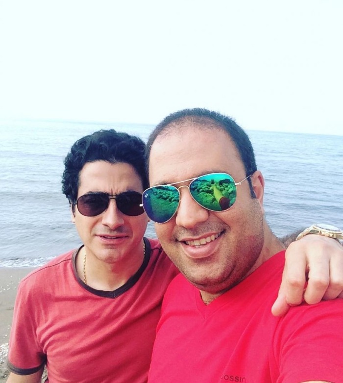 سلفی همایون شجریان در کنار علی اوجی همایون شجریان و علی اوجی