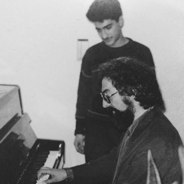 عکس نوجوانی همایون شجریان در کنار پرویز مشکاتیان همایون شجریان و پرویز مشکاتیان