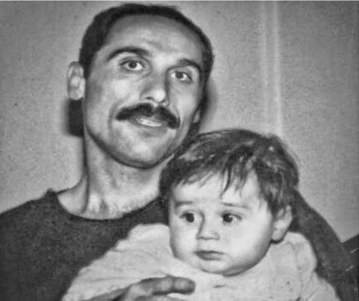 امیر آتشانی و نوزادی فرزندش امیر آتشانی و فرزندش