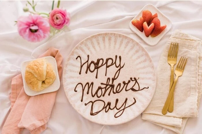 تزیین میز غذا مخصوص روز مادر تزیین مخصوص روز مادر