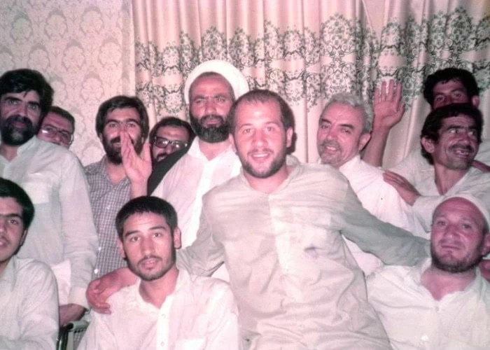 محسن قرائتی در کنار هم رزمان و شهیدان دفاع مقدس محسن قرائتی و شهیدان دفاع مقدس
