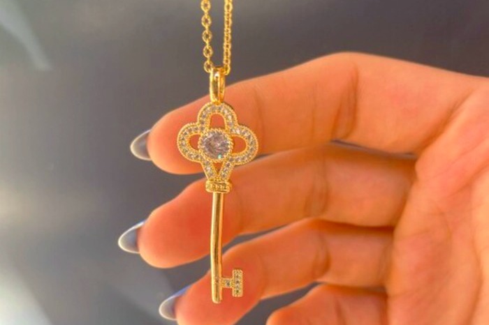 معنی گردنبند نماد کلید گردنبند نماد کلید