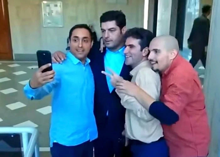 سام درخشانی در نمایی از سریال لیسانسهها 2 سام درخشانی در لیسانسهها 2