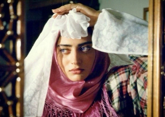نگار فروزنده در فیلم بازی های پنهان نگار فروزنده قبل عمل