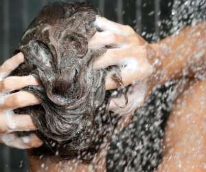 روش صحیح شامپو زدن مو