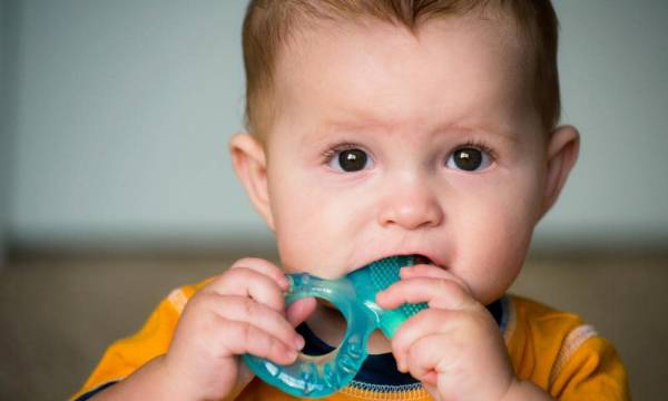 کاهش درد دندان درآوردن کودک