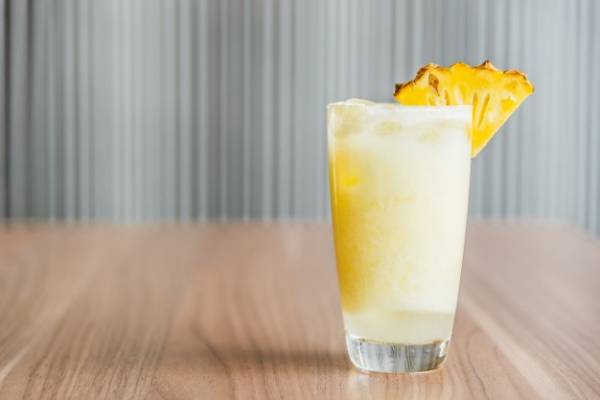 تاثیر آب آناناس در آماس دست و پا فواید آب آناناس