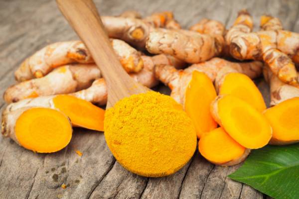 درمان ورم لب با زردچوبه خواص زردچوبه برای ورم