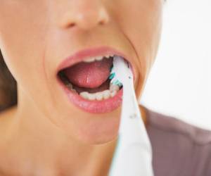 اشتباهات مسواک زدن
