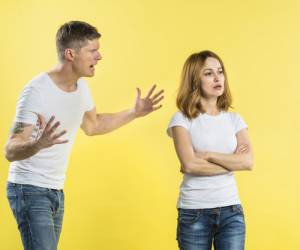 شوهر سختگیر ، علت گیر دادن مرد به زن