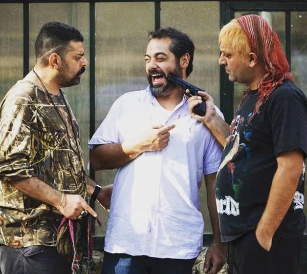 مهدی کوشکی، سام قریبیان و شاهد احمدلو در فیلم سیاه باز بازیگران فیلم سیاه باز